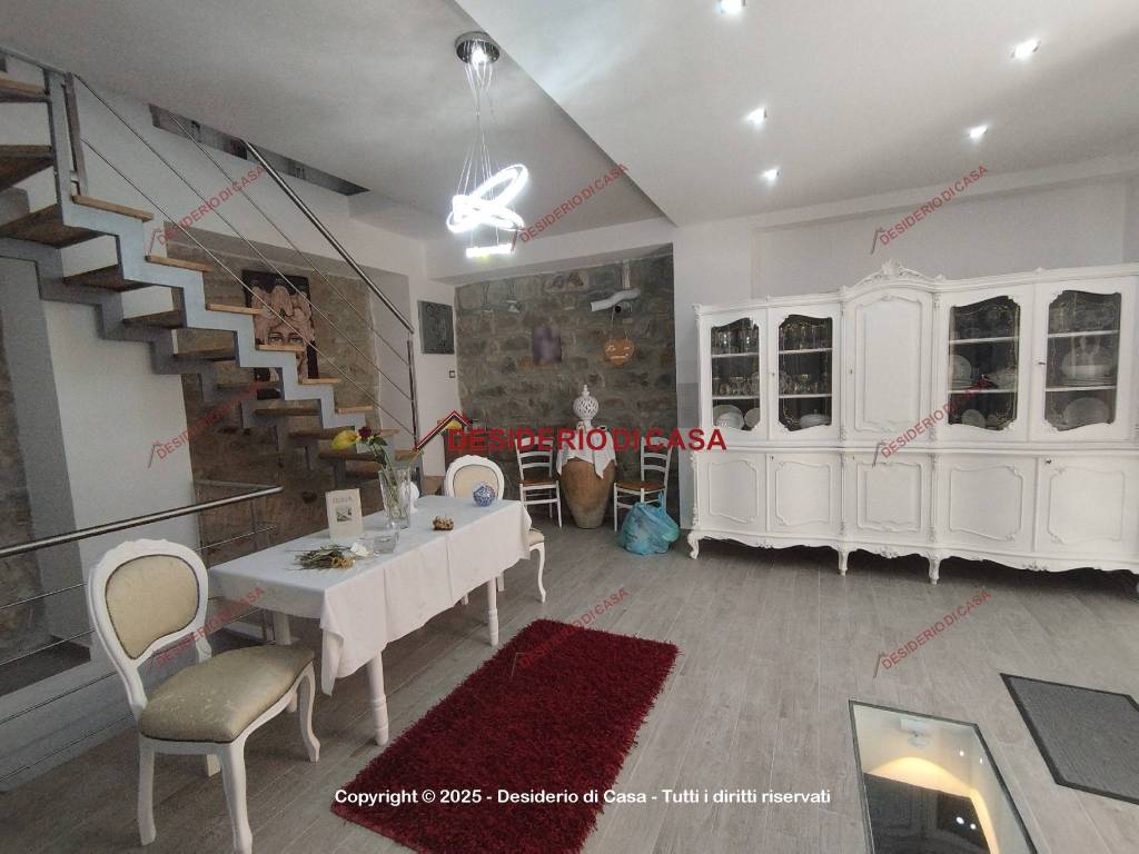 casa indipendente in vendita a Santo Stefano di Camastra