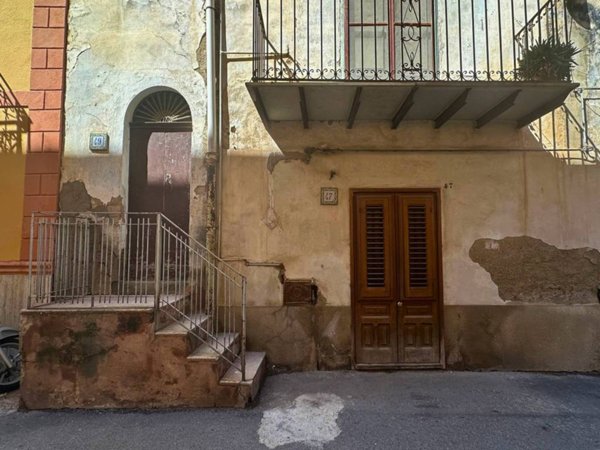 casa indipendente in vendita a Santo Stefano di Camastra