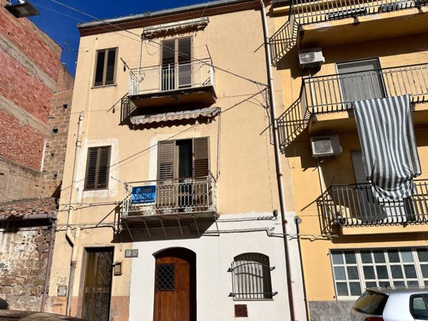 casa indipendente in vendita a Santo Stefano di Camastra