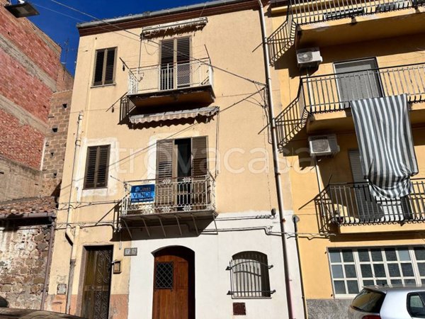 casa indipendente in vendita a Santo Stefano di Camastra
