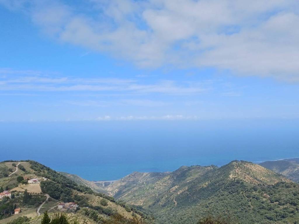 casa indipendente in vendita a Santo Stefano di Camastra
