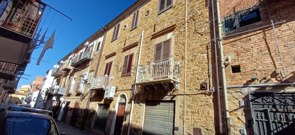 casa indipendente in vendita a Santo Stefano di Camastra