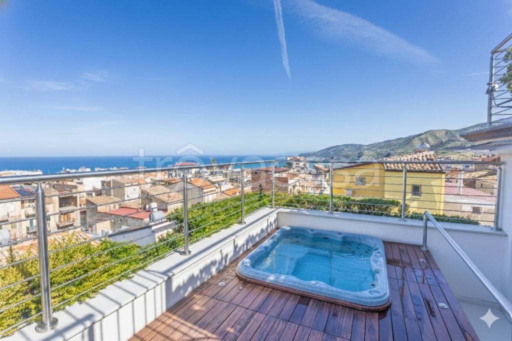 casa indipendente in vendita a Santo Stefano di Camastra