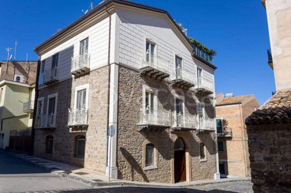 casa indipendente in vendita a Santo Stefano di Camastra