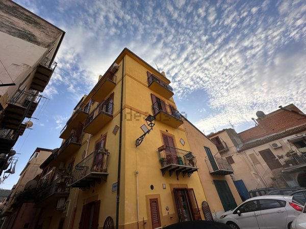 appartamento in vendita a Santo Stefano di Camastra