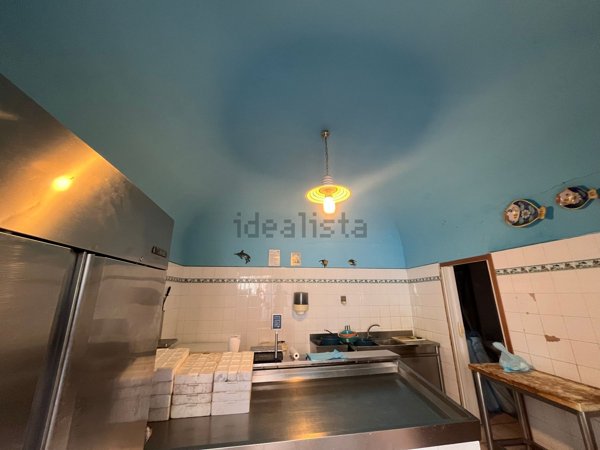 locale commerciale in vendita a Santo Stefano di Camastra