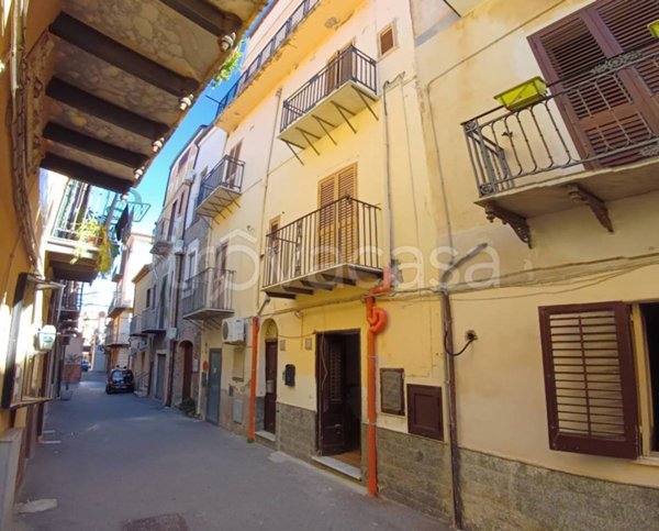 casa indipendente in vendita a Santo Stefano di Camastra