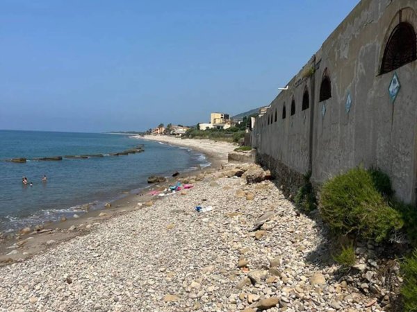 casa indipendente in vendita a Santo Stefano di Camastra