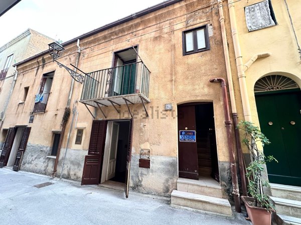 casa indipendente in vendita a Santo Stefano di Camastra