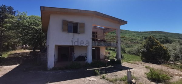 casa indipendente in vendita a Santo Stefano di Camastra