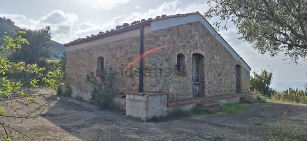 casa indipendente in vendita a Santo Stefano di Camastra
