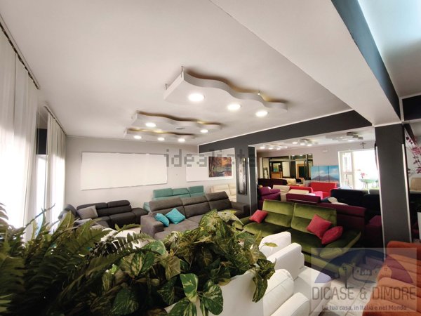 locale commerciale in vendita a Santo Stefano di Camastra