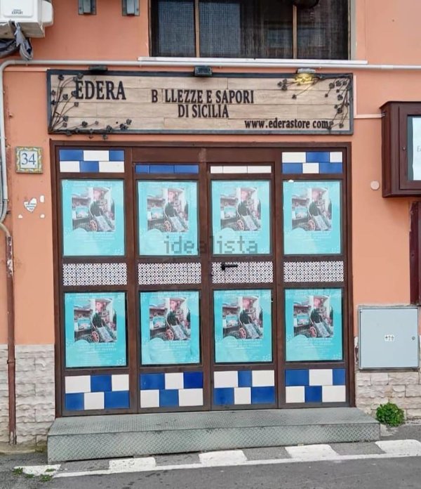 locale commerciale in vendita a Santo Stefano di Camastra