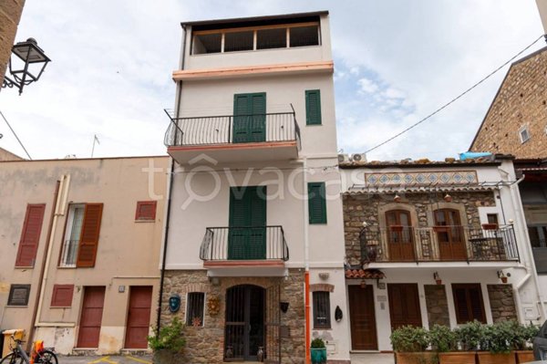 casa indipendente in vendita a Santo Stefano di Camastra