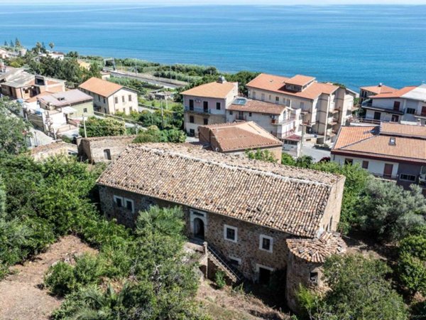 esavano in vendita a Santo Stefano di Camastra