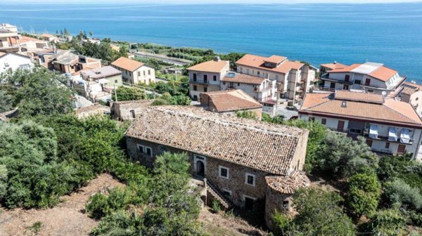 intera palazzina in vendita a Santo Stefano di Camastra