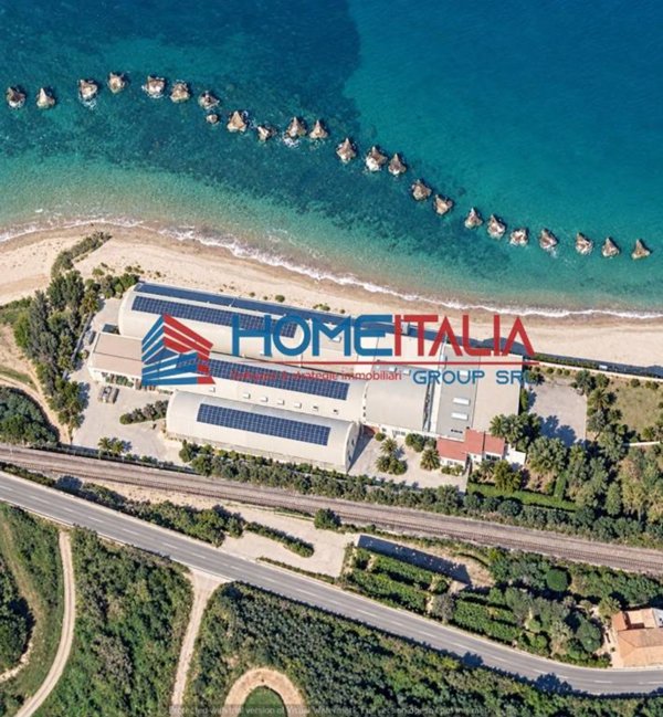 locale commerciale in vendita a Santo Stefano di Camastra