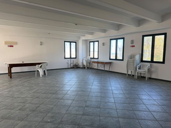 locale commerciale in vendita a Santo Stefano di Camastra