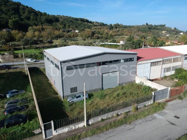 locale commerciale in vendita a Saponara