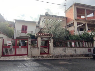 casa indipendente in vendita a Saponara