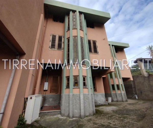 pentavano in vendita a Saponara