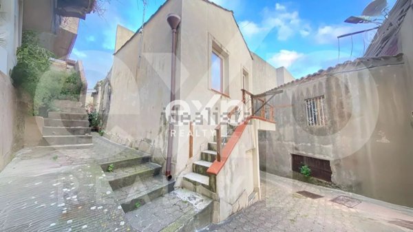 casa indipendente in vendita a Saponara