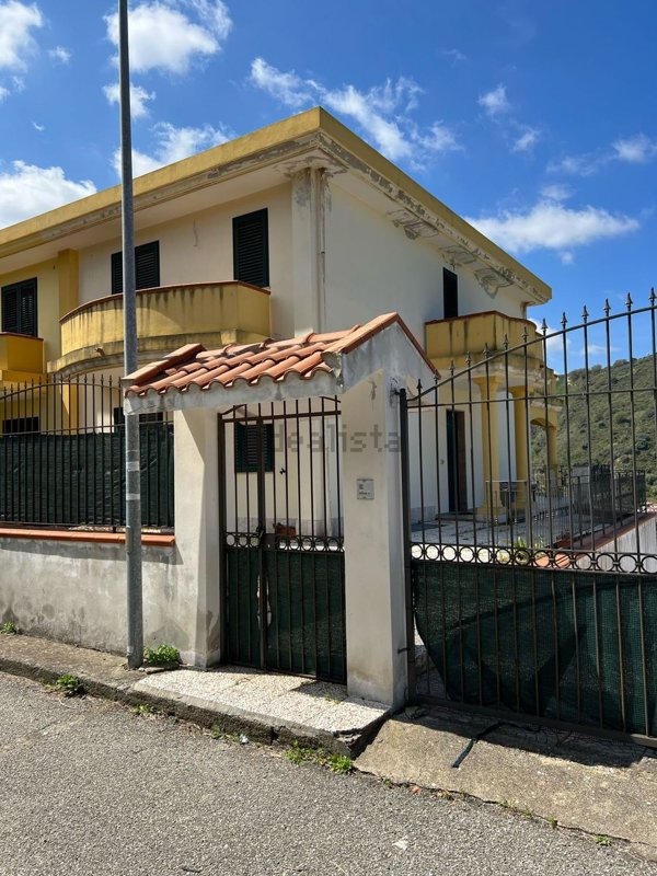 casa indipendente in vendita a Saponara