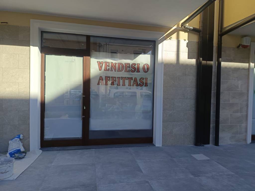 negozio in vendita a Saponara