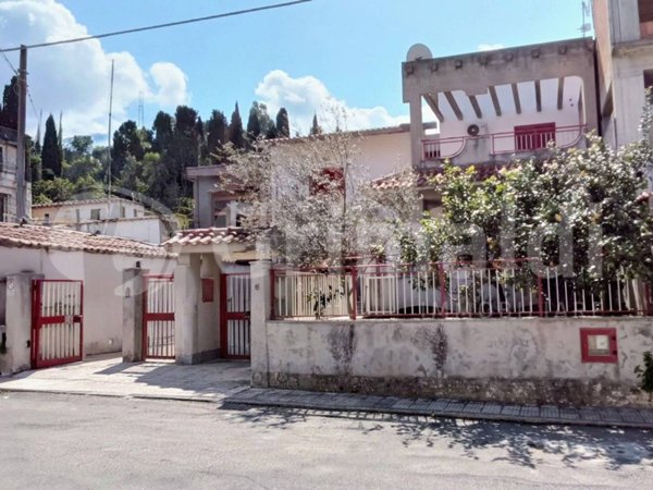 casa indipendente in vendita a Saponara