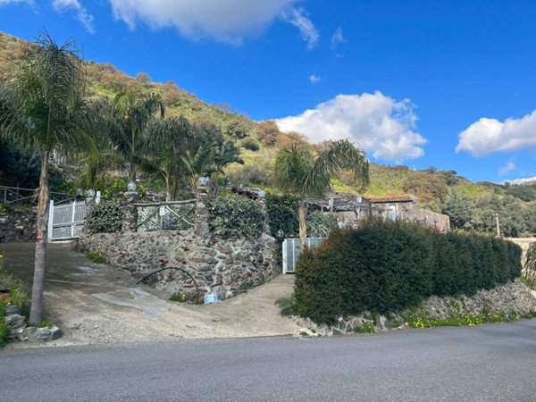 casa indipendente in vendita a Savoca