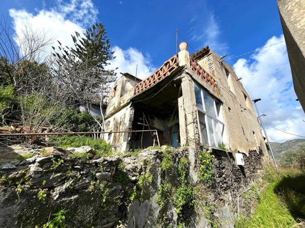 casa indipendente in vendita a Savoca in zona Romissa