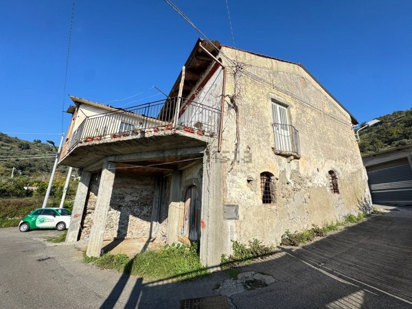 casa indipendente in vendita a Savoca in zona Botte