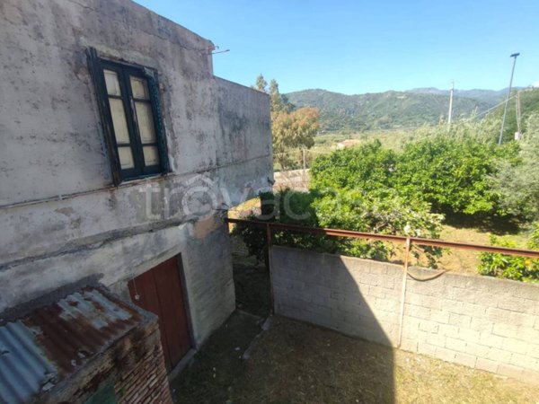 casa indipendente in vendita a Savoca in zona Rina