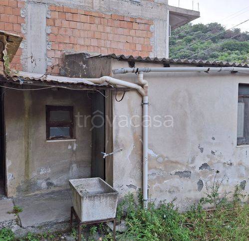 casa indipendente in vendita a Savoca in zona Rina