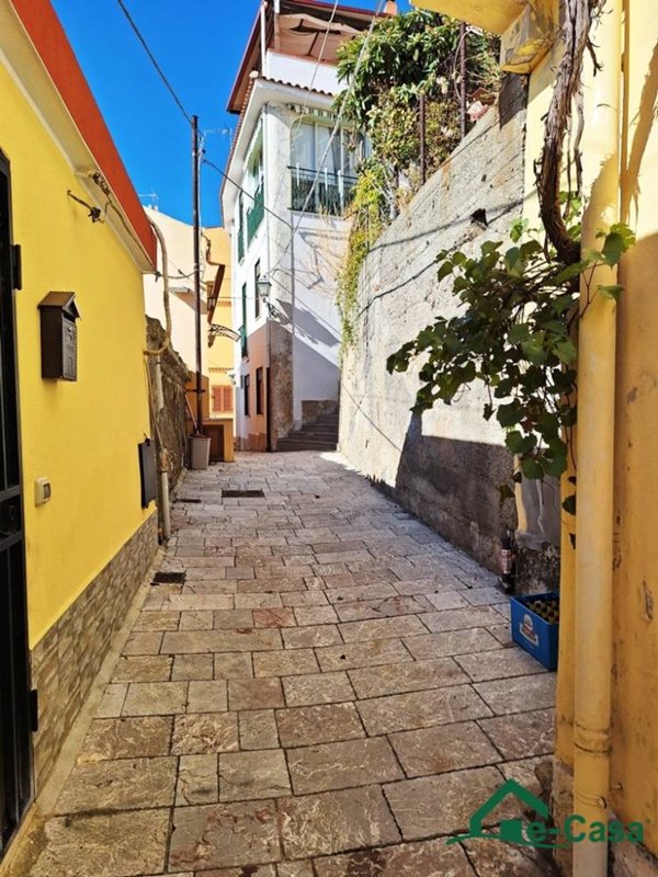 casa indipendente in vendita a Scaletta Zanclea