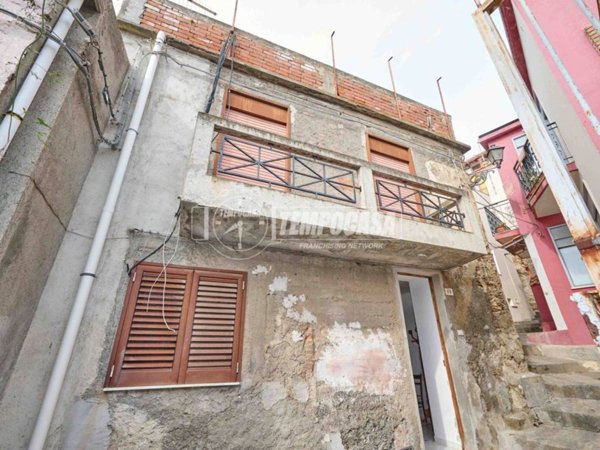 casa indipendente in vendita a Scaletta Zanclea in zona Guidomandri Marina