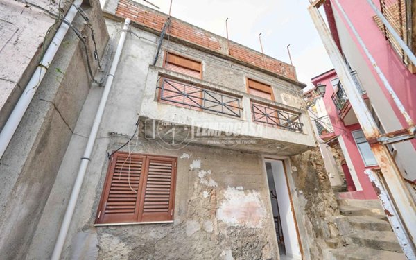 casa indipendente in vendita a Scaletta Zanclea