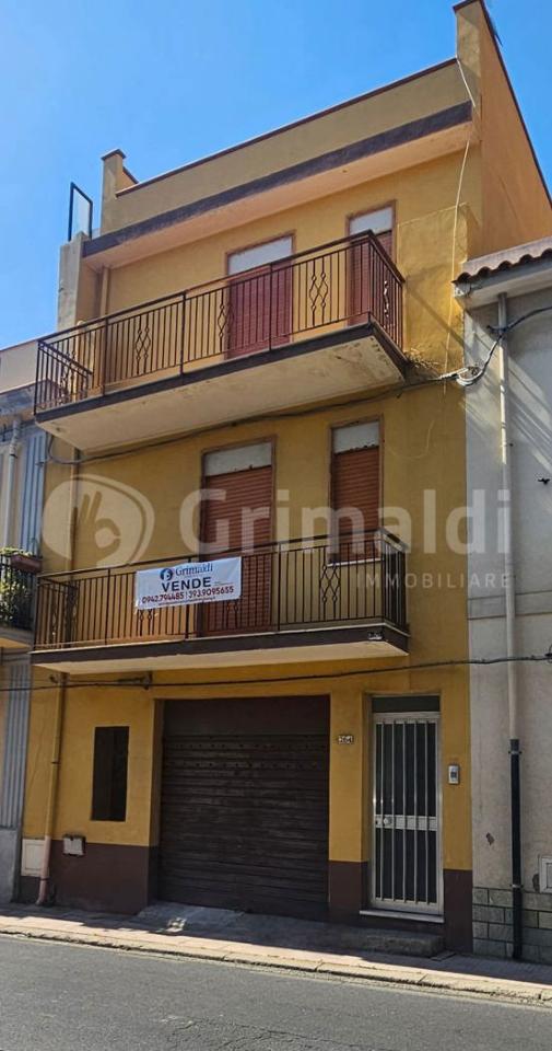 casa indipendente in vendita a Scaletta Zanclea