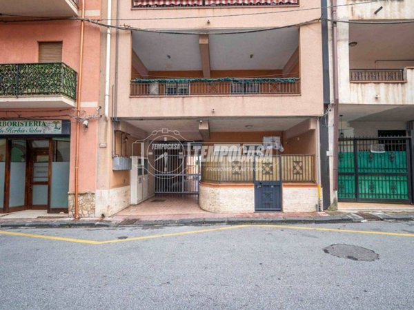 locale commerciale in vendita a Scaletta Zanclea