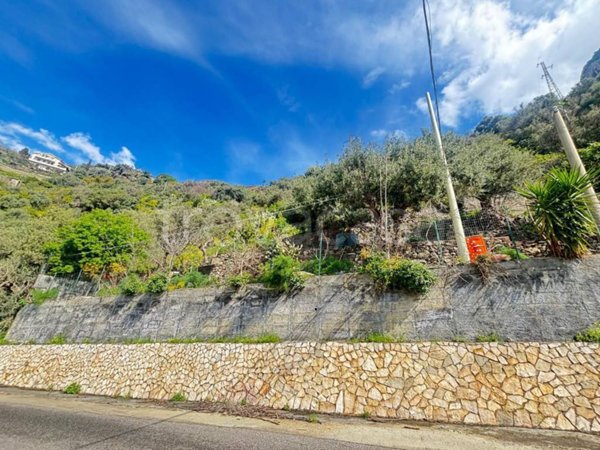 casa indipendente in vendita a Scaletta Zanclea