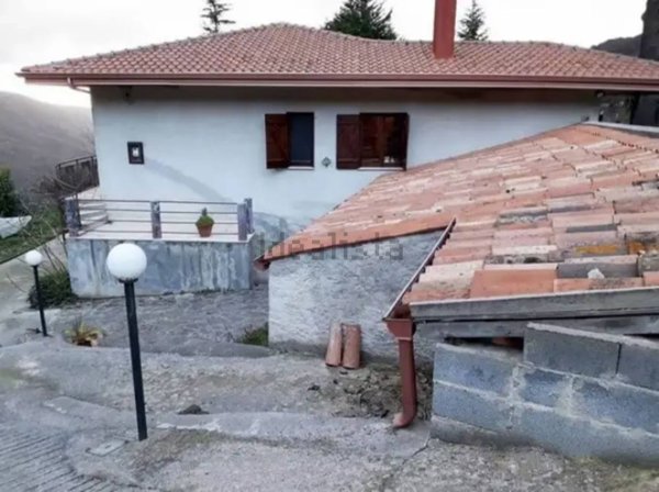 casa indipendente in vendita a Sinagra