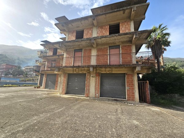 casa indipendente in vendita a Sinagra
