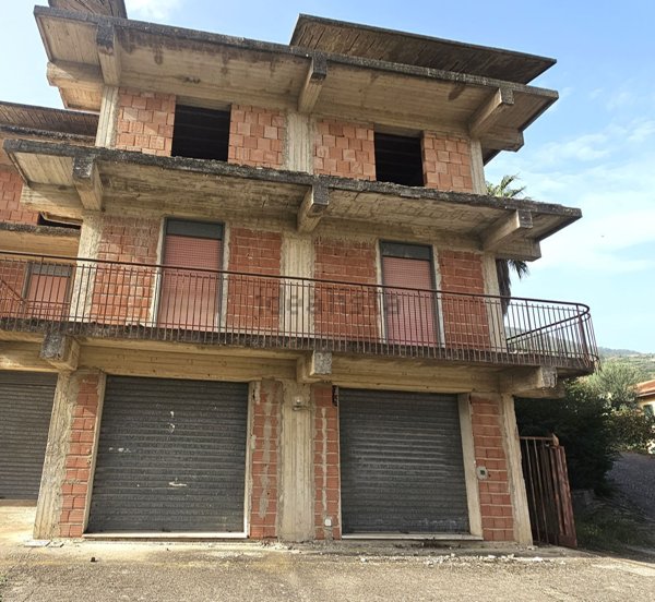 casa indipendente in vendita a Sinagra