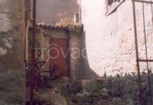 casa indipendente in vendita a Sinagra