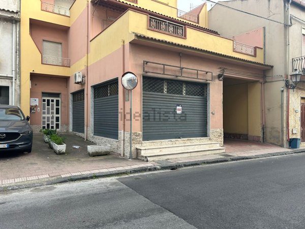 locale commerciale in vendita a Spadafora