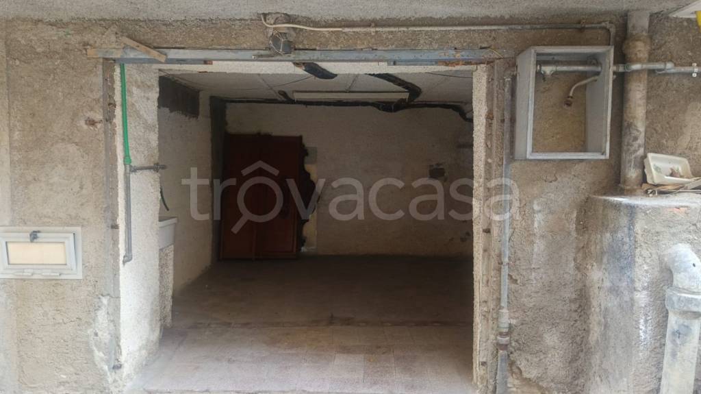 locale di sgombero in vendita a Spadafora