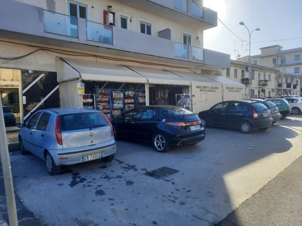 locale commerciale in vendita a Spadafora