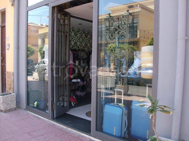 negozio in vendita a Spadafora