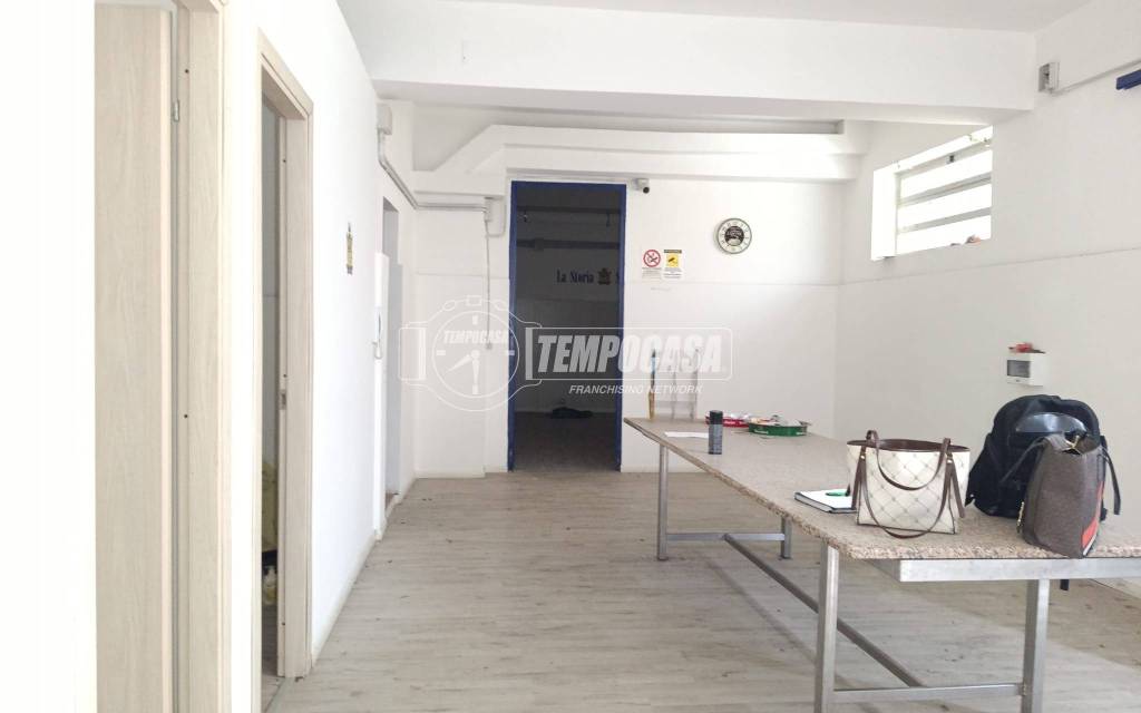 negozio in vendita a Spadafora