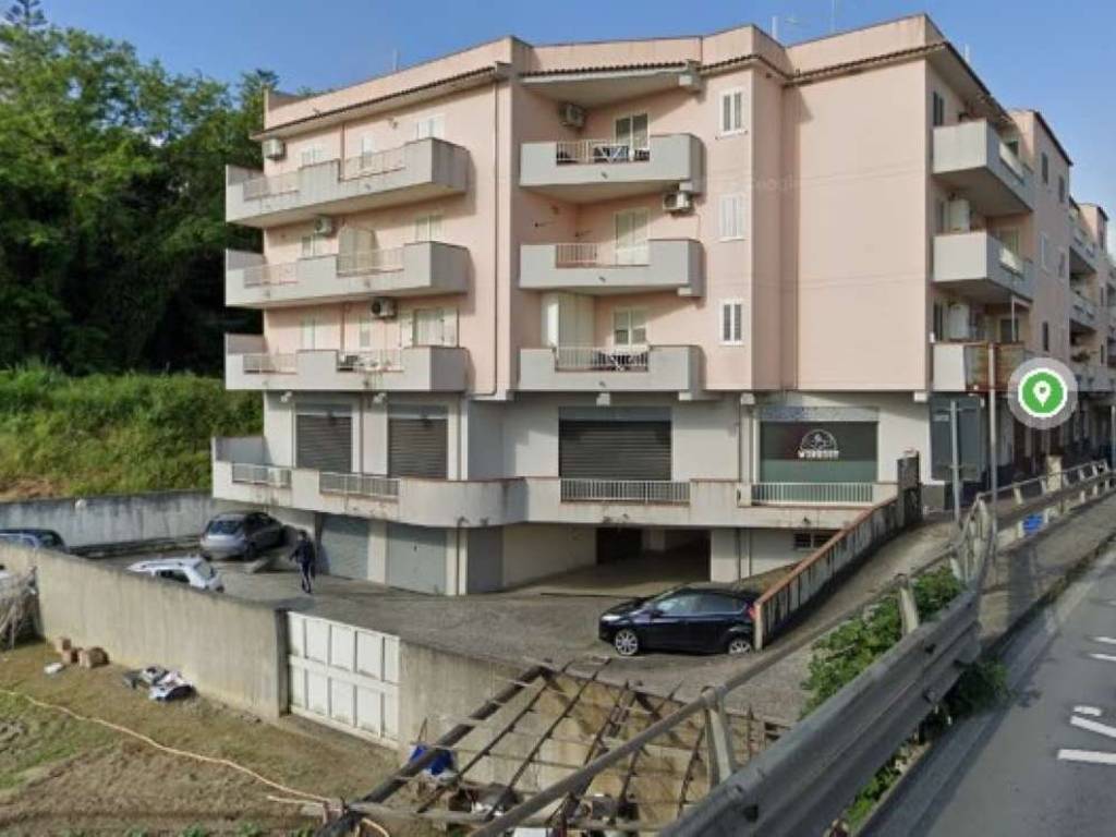 negozio in vendita a Spadafora